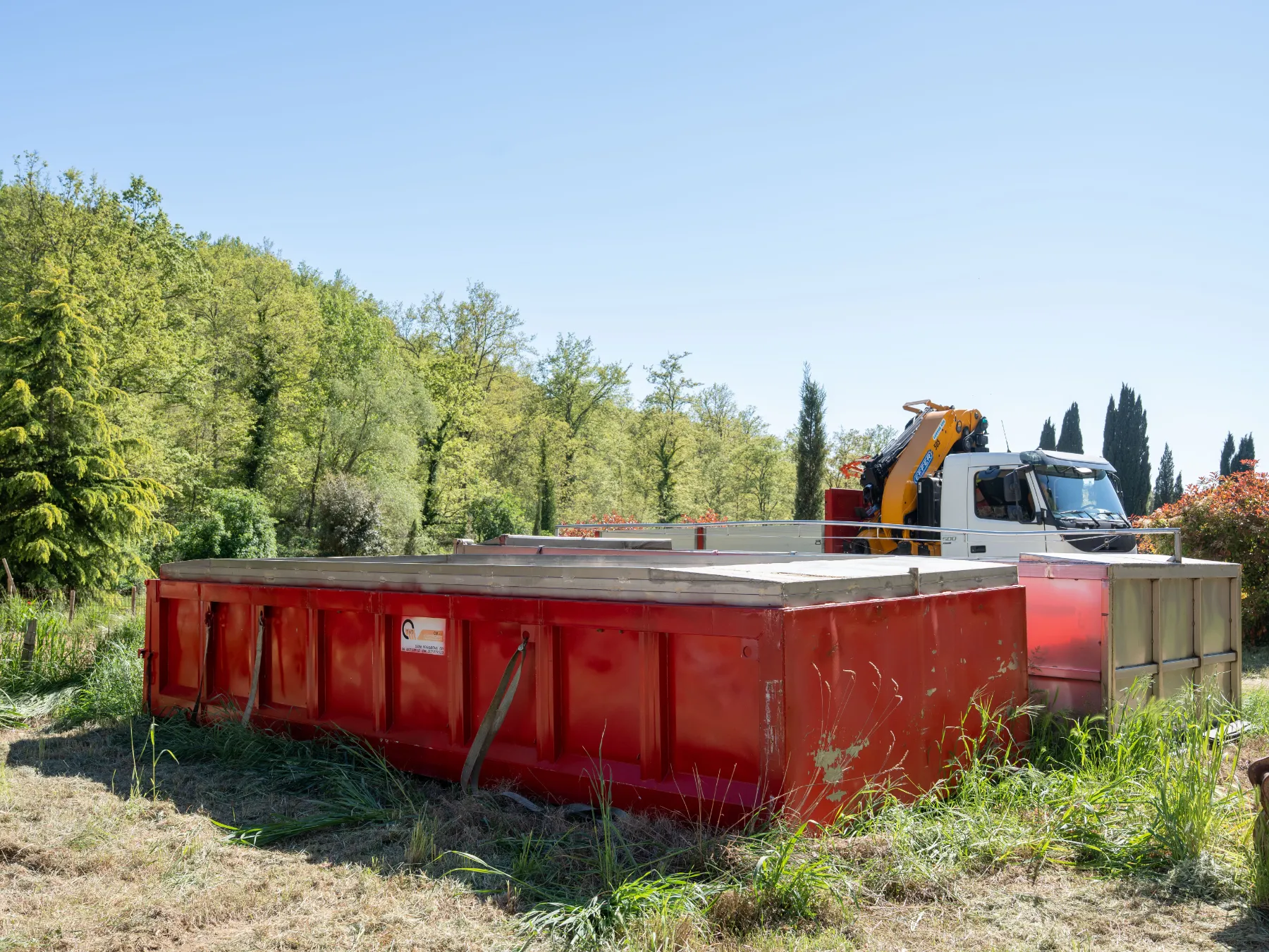 Mezzo Volpi Autotrasporti per trasporto di uva fresca e vino per cantine in Val d’Orcia